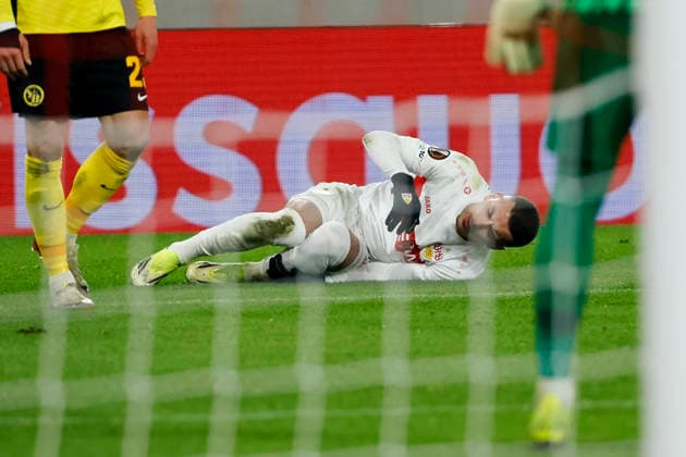 Deniz Undav (VfB Stuttgart, 26) verletzt am Boden , Deutschland, Fussball, UEFA Europa League, 8. Spieltag, 2025 2026, VfB Stuttgart vs. Young Boys Bern, 29.01.2026, Stuttgart MHP Arena Deutschland Copyright: xGrantxHubbsx