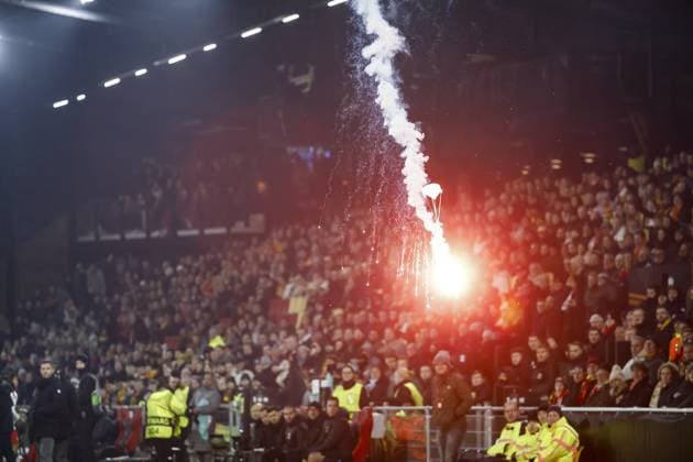 DEVENTER - Fireworks land on the field during the UEFA Europa League match between Go Ahead Eagles and Sporting Braga at De Adelaarshorst on January 29, 2026, in Deventer, Netherlands. VINCENT JANNINK ANP UEFA Europa League 2025-2026 xVIxANPxSportx xxANPxIVx 549054636 originalFilename: 549054636.jpg