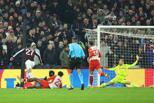 SOCCER - UEFA EL, Aston Villa vs RBS BIRMINGHAM,ENGLAND,29.JAN.26 - SOCCER - UEFA Europa League, Aston Villa FC vs Red Bull Salzburg. Image shows Morgan Rogers (Aston Villa) and Alexander Schlager (RBS).  GEPAxpictures xMichaelxZemanek