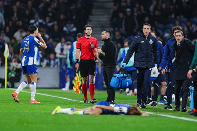 FC Porto v Rangers FC - UEFA Europa League 2025 26 League Phase MD8 Francesco Farioli, coach of FC Porto, is in action during the UEFA Europa League - League phase, matchday 8 between FC Porto and Rangers Football Club at Estadio Dragao in Porto, Portugal, on January 29, 2026. Porto Portugal  Copyright: xLuisxEirasx originalFilename:eiras-uefaeuro260129_npLTP.jpg
