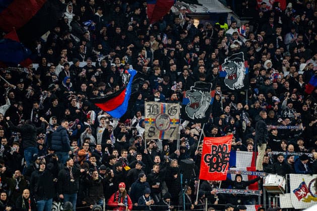 OL - PAOK à Décines-Charpieu le 29 janvier 2026. Nicolas Liponne MAXPPP - Décines-Charpieu 29 01 2026 Les supporters ultras des Bad Gones lors du match de football entre l Olympique Lyonnais (OL) et PAOK Salonique dans le cadre de la 8e journée de ligue Europa au stade de Lyon Groupama Stadium, à Décines-Charpieu, le 29 janvier 2026. Football match between Olympique Lyonnais (OL) and PAOK Thessaloniki as part of the eighth matchday of the Europa League at the Groupama Stadium in Lyon, Décines-Charpieu, on January 29, 2026. Décines-Charpieu Auvergne Rhône-Alpes France  Copyright: xMAXPPPxNicolasxLiponnex NLP202601295447 NLP202601295447