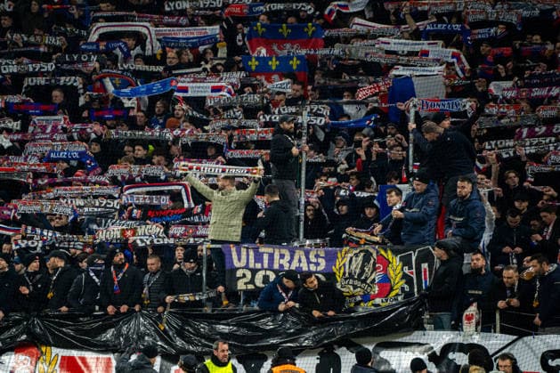 OL - PAOK à Décines-Charpieu le 29 janvier 2026. Nicolas Liponne MAXPPP - Décines-Charpieu 29 01 2026 Les supporters ultras de Lyon 1950 lors du match de football entre l Olympique Lyonnais (OL) et PAOK Salonique dans le cadre de la 8e journée de ligue Europa au stade de Lyon Groupama Stadium, à Décines-Charpieu, le 29 janvier 2026. Football match between Olympique Lyonnais (OL) and PAOK Thessaloniki as part of the eighth matchday of the Europa League at the Groupama Stadium in Lyon, Décines-Charpieu, on January 29, 2026. Décines-Charpieu Auvergne Rhône-Alpes France  Copyright: xMAXPPPxNicolasxLiponnex NLP202601295449 NLP202601295449