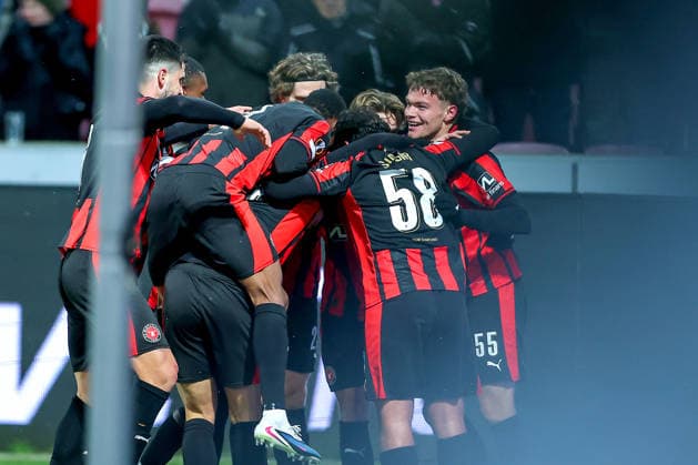 29.01.2026, Fußball, UEFA Europa League, Matchday 8, FC Midtjylland - GNK Dinamo Zagreb, MCH Arena in Herning, Dänemark: Torjubel nach dem Tor zum 2:0 durch Torschütze Victor Bak (FC Midtjylland 55) zusammen mit Regulations prohibit any use of photographs as image sequences and or quasi-video. Dänemark