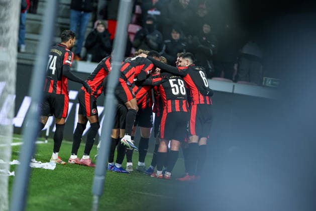 29.01.2026, Fußball, UEFA Europa League, Matchday 8, FC Midtjylland - GNK Dinamo Zagreb, MCH Arena in Herning, Dänemark: Torjubel nach dem Tor zum 2:0 durch Torschütze Victor Bak (FC Midtjylland 55) zusammen mit Regulations prohibit any use of photographs as image sequences and or quasi-video. Dänemark