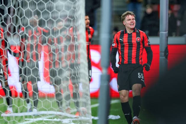 29.01.2026, Fußball, UEFA Europa League, Matchday 8, FC Midtjylland - GNK Dinamo Zagreb, MCH Arena in Herning, Dänemark: Torjubel nach dem Tor zum 2:0 durch Torschütze Victor Bak (FC Midtjylland 55) zusammen mit Regulations prohibit any use of photographs as image sequences and or quasi-video. Dänemark
