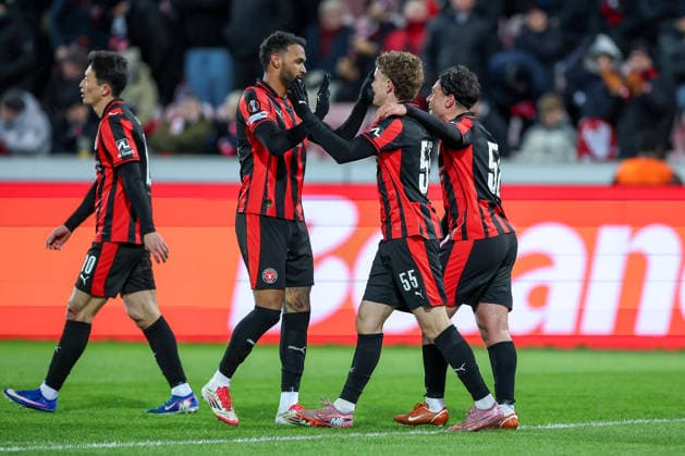 29.01.2026, Fußball, UEFA Europa League, Matchday 8, FC Midtjylland - GNK Dinamo Zagreb, MCH Arena in Herning, Dänemark: Torjubel nach dem Tor zum 2:0 durch Torschütze Victor Bak (FC Midtjylland 55) zusammen mit Junior Brumado (FC Midtjylland 74) Regulations prohibit any use of photographs as image sequences and or quasi-video. Dänemark