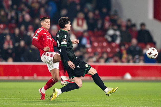 29th January 2026; The City Ground, Nottingham, England; UEFA Europa League Football, Nottingham Forest versus Ferencvarosi; Nicolas Dominguez of Nottingham Forest catches Bence Otvos of Ferencvarosi TC on the back of the knee  GodfreyxPitt Content restricted for UK based newspaper
