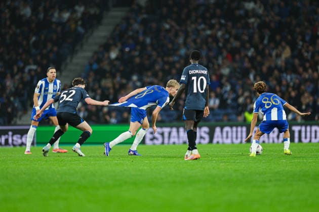 January 29, 2026, Porto, Porto, Portugal: Findlay Curtis of Rangers Football Club and Victor Froholdt of Fc Porto in action during the Uefa Europa League - League phase, matchday 8 between FC Porto and Rangers Football Club at Estadio Dragao, in Porto, Portugal, on January 29, 2026. Porto Portugal - ZUMAe141 20260129_zsp_e141_068 Copyright: xLuisxEirasx