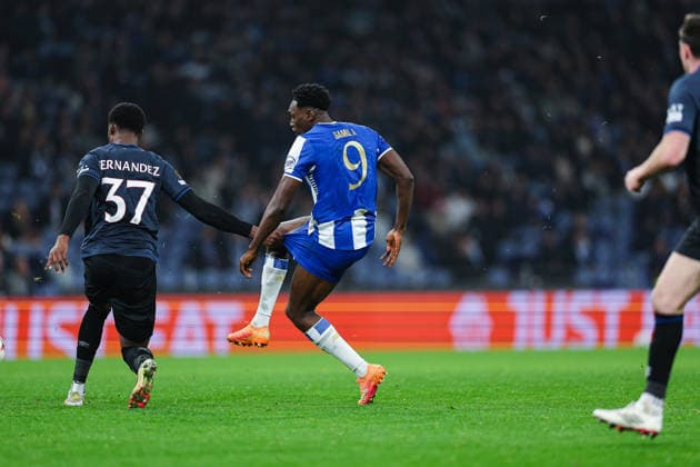 January 29, 2026, Porto, Porto, Portugal: Emmanuel Fernandez of Rangers Football Club and Samu Omorodion of Fc Porto in action during the Uefa Europa League - League phase, matchday 8 between FC Porto and Rangers Football Club at Estadio Dragao, in Porto, Portugal, on January 29, 2026. Porto Portugal - ZUMAe141 20260129_zsp_e141_069 Copyright: xLuisxEirasx