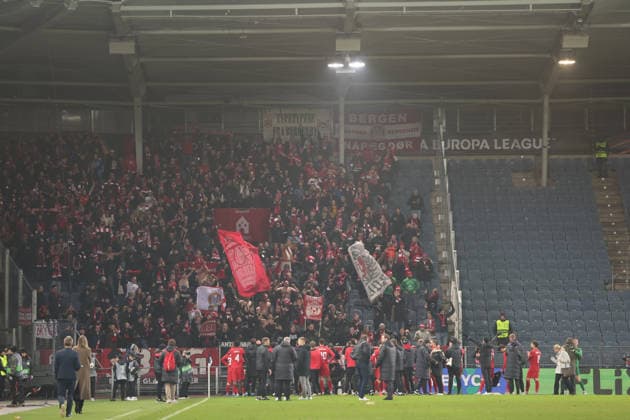 SOCCER - UEFA EL, Sturm vs Brann GRAZ,AUSTRIA,29.JAN.26 - SOCCER - UEFA Europa League, SK Sturm Graz vs SK Brann Bergen. Image shows fans and team of Brann Bergen.  GEPAxpictures xChrisxBauer