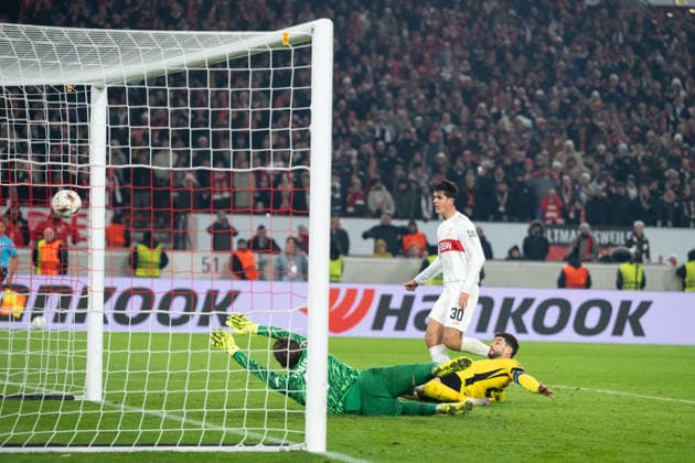 Tor zum 3:2 durch Chema Andreas (VfB Stuttgart, 30), Torschuss, , li. Marvin Keller (BSC Young Boys Bern, 01), re. Loris Benito (BSC Young Boys Bern, 23) GER, VfB Stuttgart vs. BSC Young Boys Bern, Fussball, UEFA Europa League, Herren, 8. Spieltag, Spielzeit 2025 2026, 29.01.2026, GER, VfB Stuttgart vs. BSC Young Boys Bern, Fussball, UEFA Europa League, Herren, 8. Spieltag, Spielzeit 2025 2026, 29.01.2026 Stuttgart Copyright: xEibner-Pressefoto WolfgangxFrankx EP_WFK