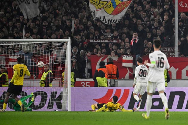 TOR zum 3:2 Jose Maria Chema Andres Baixauli VfB Stuttgart (30) Torschuss Aktion Torchance VfB Stuttgart vs Young Boys Bern YB EUROPA LEAGUE EL 29.01.2026 DFL REGULATIONS PROHIBIT ANY USE OF PHOTOGRAPHS AS IMAGE SEQUENCES AND OR QUASI-VIDEO VfB Stuttgart vs Young Boys Bern YB
