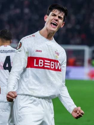 Chema Andres 30 (VfB Stuttgart) jubelt ausgelassen ueber sein Tor zum 3:2 mt den Fans in der 90. Minute, Emotion, VfB Stuttgart vs. BSC Young Boys Bern, Fussball, Maenner, UEFA Europa League, Saison 2025 2026, 8. Spieltag, 29.01.2026 DFB regulations prohibit any use of photographs as image sequences and or quasi-video Stuttgart Baden-Wuerttemberg Deutschland