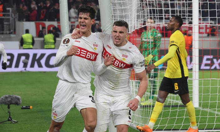Stuttgart, Fußball Europa League , VfB Stuttgart vs. BSC Young Boys Bern , Jubel VfB , von links: Chema Andres Ermedin Demirovic