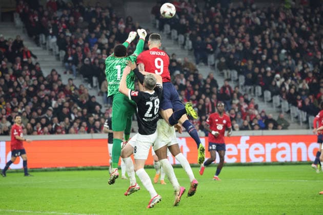 FOOTBALL : LOSC Lille vs Freiburg - UEFA Europa League - 29 01 2026 Olivier GIROUD (LOSC Lille) et Noah ATUBOLU (SC Freiburg) lors du match LOSC Lille vs Freiburg, UEFA Europa League phase de ligue, Decathlon Arena stade Pierre Mauroy, le 29 janvier 2026 - photo Laurent Sanson PsnewZ  Copyright: xLaurentxSANSONx xPsnewZx