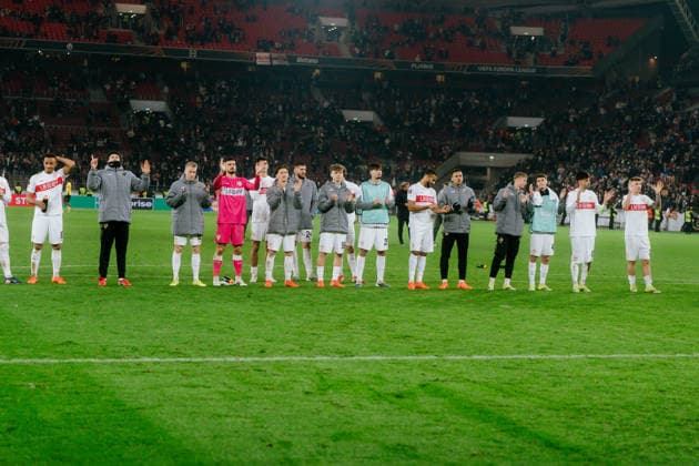 Der VfB Stuttgart feiert den Sieg vor der Cannstatter Kure, GER, VfB Stuttgart vs. Young Boys Bern, Fussball, Europa League, Spieltag 8, Spielzeit 2025 2026, 29.01.2026, GER, VfB Stuttgart vs. Young Boys Bern, Fussball, Europa League, Spieltag 8, Spielzeit 2025 2026, 29.01.2026, Stuttgart Copyright: xEibner-Pressefoto EdwardxCheungx EP_ECG