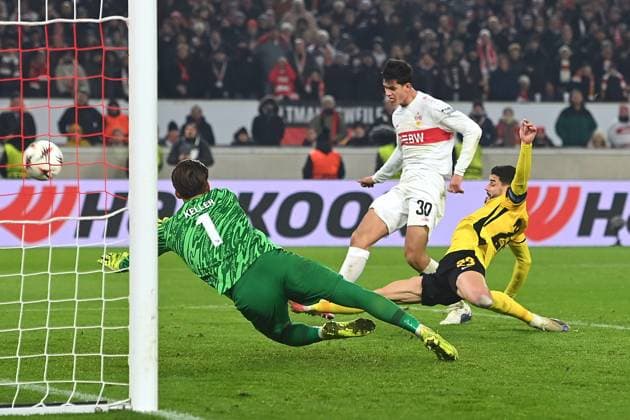 Tor Chema ANDRES (VFB Stuttgart) zum 3-2, Aktion,Torschuss gegen Torwart Marvin KELLER (Bern),und re:Loris BENITO(Bern). Fussball UEFA Europa League VfB Stuttgart -BSC Young Boys 3-2 am 29.01.2026 MHP ARENA.