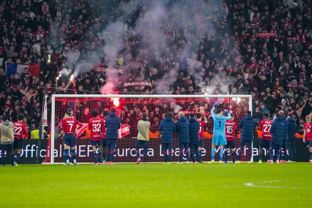 Fussball UEFA Europa League 2025 26, 8. Spieltag - OSC Lille vs SC Freiburg - Stade Pierre Mauroy (Lille, Frankreich): Freude, Emotionen, Jubel bei Fans und Mannschaft nach dem 1:0 Sieg von Lille Copyright: xJOERANxSTEINSIEKx