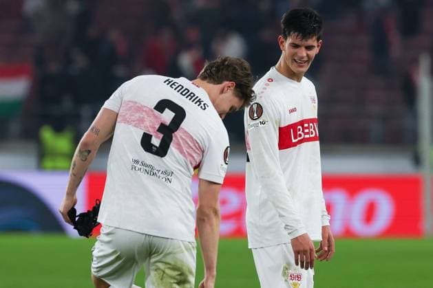 Ramon Hendriks 3 (VfB Stuttgart) und Chema Andres 30 (VfB Stuttgart) im Gespraech, VfB Stuttgart vs. BSC Young Boys Bern, Fussball, Maenner, UEFA Europa League, Saison 2025 2026, 8. Spieltag, 29.01.2026 DFB regulations prohibit any use of photographs as image sequences and or quasi-video Stuttgart Baden-Wuerttemberg Deutschland