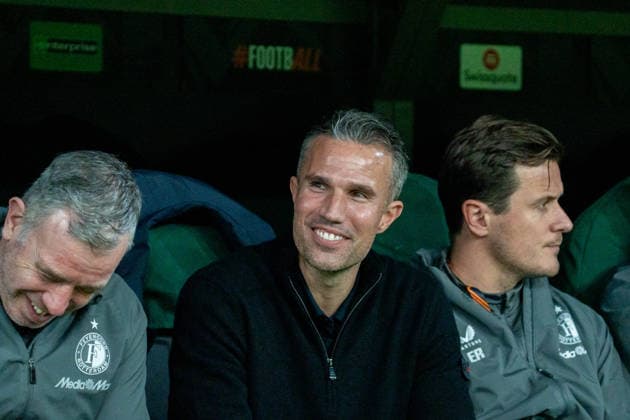 Robin van Persie, Feyenoord head coach, smiling on the bench before the UEFA Europa League 25 26 match between Real Betis and Feyenoord at the Estadio La Cartuja in Sevilla, Spain Copyright: xAndresxLopezxSheridanxx xSPPx Sportspressphoto_SPR86816