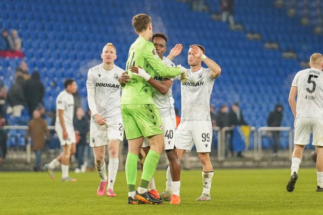 UEFA Europa League 2025 26 - 8. Spieltag, Donnerstag 29.01.2026 - FC Basel 1893 vs. Viktoria Pilsen - St. Jakob-Park (Basel, Schweiz); Jubel nach Sieg bei Viktoria Pilsen, Florian Wiegele (44, Viktoria Pilsen), Sampson Dweh (40, Viktoria Pilsen), Amar MemiÄ‡, Amar Memic (99, Viktoria Pilsen) Copyright: xValentinxDomgjonix