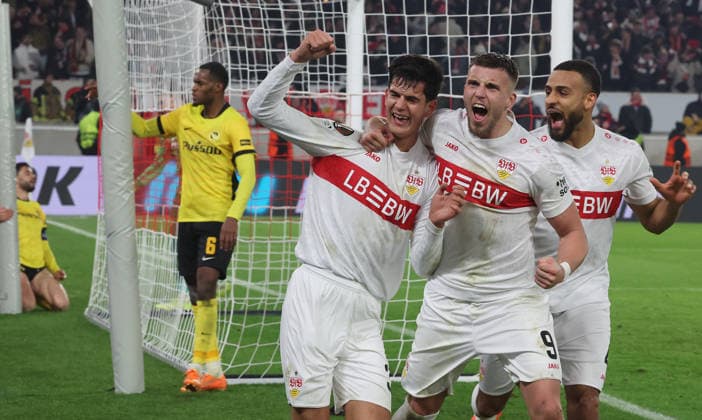 Stuttgart, Fußball Europa League , VfB Stuttgart vs. BSC Young Boys Bern , Jubel VfB , von links: Chema Andres Ermedin Demirovic Josha Vagnoman