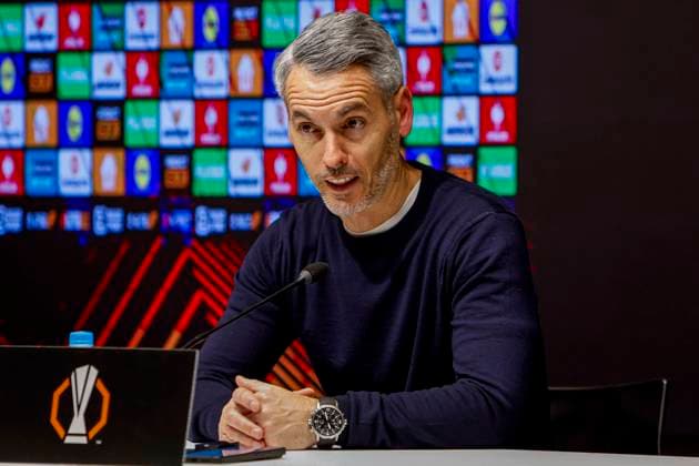head coach Carlos Vicens of SC Braga attends press conference, PK, Pressekonferenz Go Ahead Eagles v SC Braga, UEFA Europa League 2025 26 League Phase MD8, Go Ahead Eagles v SC Braga, Stadion De Adelaarshorst, January 29, 2026, Deventer, Netherlands.