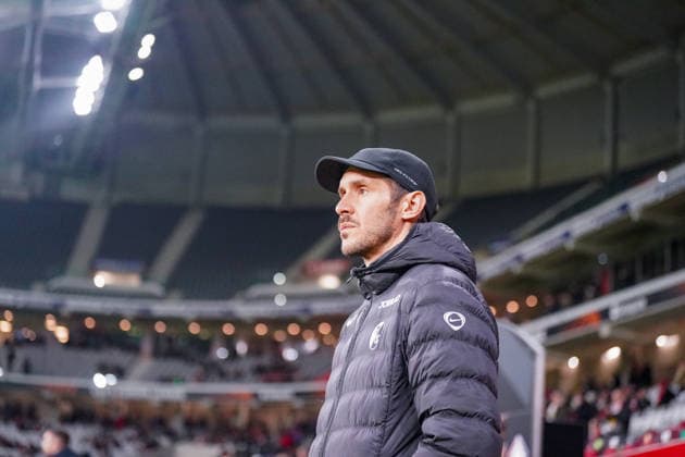 Fussball UEFA Europa League 2025 26, 8. Spieltag - OSC Lille vs SC Freiburg - Stade Pierre Mauroy (Lille, Frankreich): Julian Schuster (SC Freiburg, Trainer) Copyright: xJOERANxSTEINSIEKx