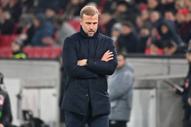Trainer Sebastian HOENESS (VFB Stuttgart), Einzelbild,angeschnittenes Einzelmotiv,Halbfigur,halbe Figur. Fussball UEFA Europa League VfB Stuttgart -BSC Young Boys 3-2 am 29.01.2026 MHP ARENA.