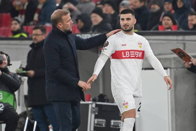 Trainer Sebastian HOENESS (VFB Stuttgart), mit Deniz UNDAV (VFB Stuttgart) nach Auswechslung. Fussball UEFA Europa League VfB Stuttgart -BSC Young Boys 3-2 am 29.01.2026 MHP ARENA.