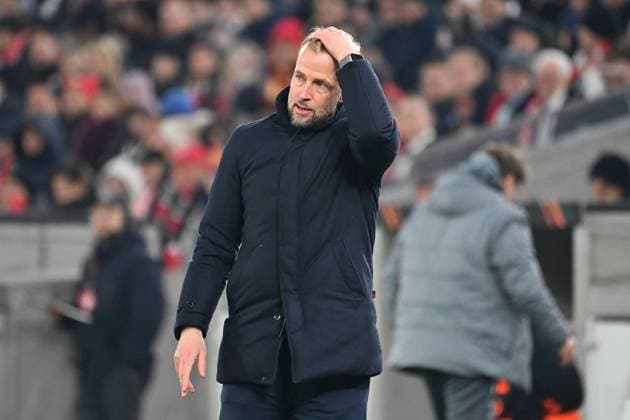 Trainer Sebastian HOENESS (VFB Stuttgart), fassungslos,Gestik, Einzelbild,angeschnittenes Einzelmotiv,Halbfigur,halbe Figur. Fussball UEFA Europa League VfB Stuttgart -BSC Young Boys 3-2 am 29.01.2026 MHP ARENA.