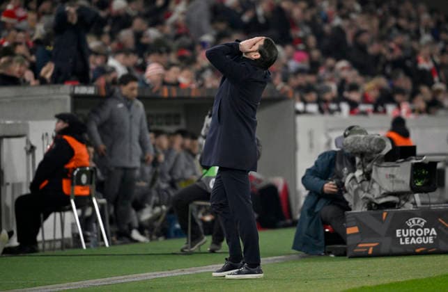 Trainer Coach Gerardo Seoane BSC Young Boys Bern am Spielfeldrand Enttaeuschung enttaeuscht nach vergebener Torchance Gestik Geste VfB Stuttgart vs Young Boys Bern YB EUROPA LEAGUE EL 29.01.2026 DFL REGULATIONS PROHIBIT ANY USE OF PHOTOGRAPHS AS IMAGE SEQUENCES AND OR QUASI-VIDEO VfB Stuttgart vs Young Boys Bern YB