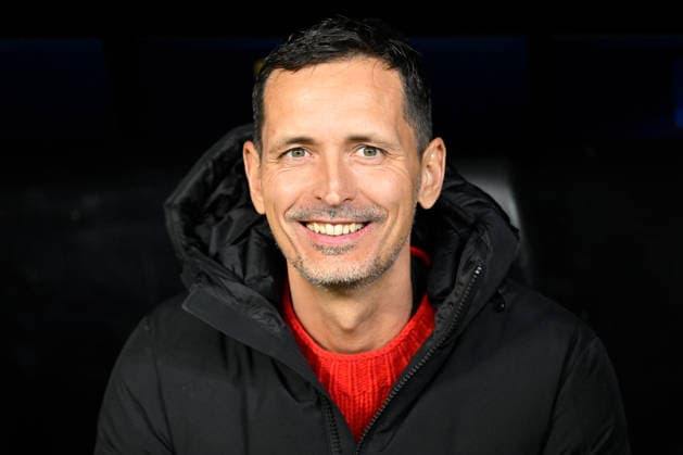 Frankfurt, Deutsche Bank Park, 26.11.25, GER, Herren, UEFA Champions Leaugue, Saison 2025-2026, Eintracht Frankfurt - Atalanta Bergamo Bild: Trainer Dino TOPPMOELLER (Frankfurt) UEFA regulations prohibit any use of photographs as image sequences and or quasi-video. Hessen Deutschland *** Frankfurt, Deutsche Bank Park, 26 11 25, GER, Men, UEFA Champions Leaugue, Season 2025 2026, Eintracht Frankfurt Atalanta Bergamo Picture Coach Dino TOPPMOELLER Frankfurt UEFA regulations prohibit any use of photographs as image sequences and or quasi video Hessen Germany