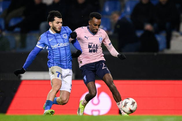 260129 Jarne Steuckers of KRC Genk and Taha Ali of Malmö FF during the UEFA Europa League football match between KRC Genk and Malmö FF on January 29, 2026 in Genk. Photo: Simon Hastegard BILDBYRAN kod SH SH0684 fotboll football soccer fotball uefa europa league europa league krc genk malmö ff bbeng Copyright: SIMONxHASTEGARD BB260129SH150
