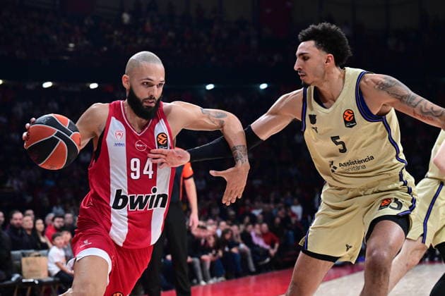 EuroLeague Basketball, Olympiacos Piraeus vs FC Barcelona, Barca Munich - Evan Fournier, 94 of Olympiacos Piraeus in action during the Euroleague regular season basketball match between Olympiacos Piraeus and FC Barcelona held at Peace and Friendship Stadium in Piraeus, Grecee, 29 January 2026. PIRAEUS Greece Copyright: xOnexInchxProductionsx 6830437