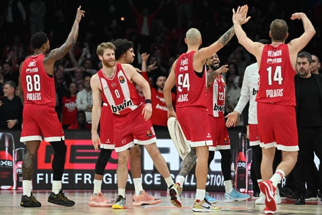 EuroLeague Basketball, Olympiacos Piraeus vs FC Barcelona, Barca Munich - Players of Olympiacos Piraeus react during the Euroleague regular season basketball match between Olympiacos Piraeus and FC Barcelona held at Peace and Friendship Stadium in Piraeus, Grecee, 29 January 2026. PIRAEUS Greece Copyright: xOnexInchxProductionsx 6830487