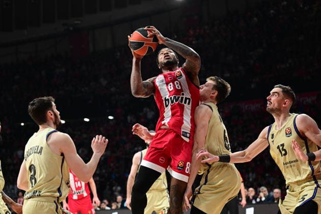 EuroLeague Basketball, Olympiacos Piraeus vs FC Barcelona, Barca Munich - Tyrique Daniel Jones, 88 of Olympiacos Piraeus in action during the Euroleague regular season basketball match between Olympiacos Piraeus and FC Barcelona held at Peace and Friendship Stadium in Piraeus, Grecee, 29 January 2026. PIRAEUS Greece Copyright: xOnexInchxProductionsx 6830451