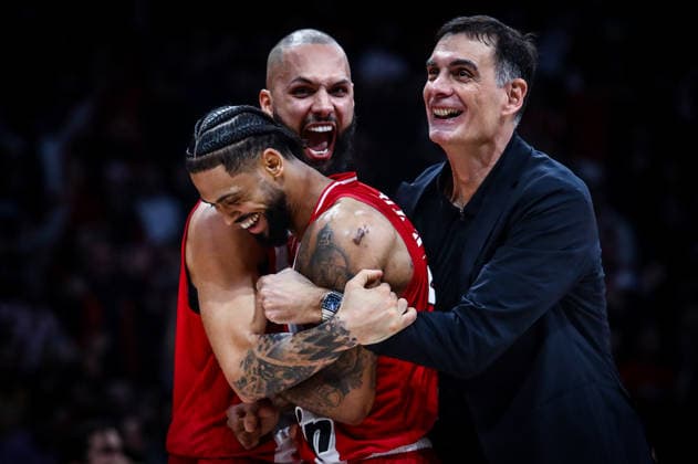 EuroLeague Basketball, Olympiacos Piraeus vs FC Barcelona, Barca Munich - Georgios Bartzokas, Head Coach and Tyler Dorsey, 22 of Olympiacos Piraeus react during the Euroleague regular season basketball match between Olympiacos Piraeus and FC Barcelona held at Peace and Friendship Stadium in Piraeus, Grecee, 29 January 2026. PIRAEUS Greece Copyright: xOnexInchxProductionsx 6830718