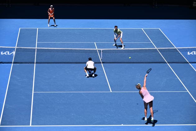 TENNIS AUSTRALIAN OPEN, Olivia Gadecki and John Peers of Australia (bottom) in action against Kristina Mladenovic and Manuel Guinard of France during the mixed doubles final on day 13 of the 2026 Australian Open tennis tournament at Melbourne Park in Melbourne, Friday, January 30, 2026. ( NO ARCHIVING MELBOURNE VICTORIA AUSTRALIA  Copyright: xJOELxCARRETTx 20260130153730878734