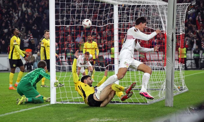 29.01.26 VfB Stuttgart - Young Boys Bern Deutschland, Stuttgart, 29.01.2026, Fussball, UEFA Europa League, Saison 2025 2026, VfB Stuttgart - Young Boys Bern: Chema Andres (VfB Stuttgart); Jubel Tor 3:2 Chema.