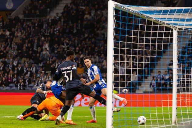 FC Porto Vs Rangers FC in Porto, Portugal - 29 Jan 2026 FC Porto s Francisco Moura (R) seen in action during the match between FC Porto and Rangers FC for the UEFA Europe League at Dragon Stadium. Final score FC Porto 3 - 1 Rangers FC. Porto Portugal Copyright: xDiogoxBaptistax xSOPAxImagesx DB_FCPRRANGERSUEFA_0033