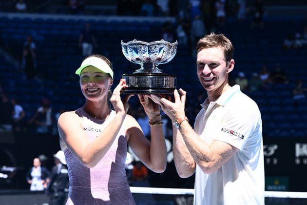 TENNIS AUSTRALIAN OPEN, Olivia Gadecki and John Peers of Australia pose with the trophy following their win over Kristina Mladenovic and Manuel Guinard of France in the mixed doubles final on day 13 of the 2026 Australian Open tennis tournament at Melbourne Park in Melbourne, Friday, January 30, 2026. ( NO ARCHIVING MELBOURNE VICTORIA AUSTRALIA  Copyright: xJOELxCARRETTx 20260130136734911436