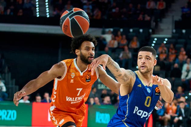 Valencia basket Vs Maccabi Rapyd Tel Aviv in Valencia - 29 Jan 2026 Iffe Lundberg of Maccabi Rapyd Tel Aviv, Braxton Key of Valencia basket seen in action during the Euroleague Regular Season Round 25 between Valencia basket and Maccabi Rapyd Tel Aviv at Roig Arena Stadium. Valencia basket 94 - 83 Maccabi Rapyd Tel Aviv Valencia Spain Copyright: xGermanxVidalxPoncex xSOPAxImagesx sport_29126_00059