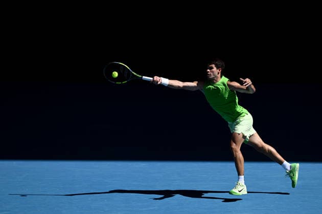TENNIS AUSTRALIAN OPEN, Carlos Alcaraz of Spain in action during the men™s semifinal against Alexander Zverev of Germany on day 13 of the 2026 Australian Open tennis tournament at Melbourne Park in Melbourne, Friday, January 30, 2026. ( NO ARCHIVING MELBOURNE VICTORIA AUSTRALIA  Copyright: xJOELxCARRETTx 20260130192717327235