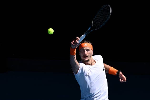 TENNIS AUSTRALIAN OPEN, Alexander Zverev of Germany in action during the men™s semifinal against Carlos Alcaraz of Spain on day 13 of the 2026 Australian Open tennis tournament at Melbourne Park in Melbourne, Friday, January 30, 2026. ( NO ARCHIVING MELBOURNE VICTORIA AUSTRALIA  Copyright: xJOELxCARRETTx 20260130193626386879
