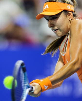 (260130) -- MANILA, Jan. 30, 2026 -- Camila Osorio of Colombia hits a return during the women s singles quarterfinal match between Camila Osorio of Colombia and Alexandra Eala of the Philippines at the WTA, Tennis Damen Philippine Women s Open in Manila, the Philippines, Jan. 29, 2026. ) (SP)PHILIPPINES-MANILA-TENNIS-WTA PHILIPPINE WOMEN S OPEN-SINGLES RouellexUmali 