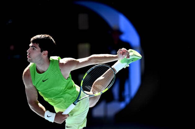 TENNIS AUSTRALIAN OPEN, Carlos Alcaraz of Spain in action during the men™s semifinal against Alexander Zverev of Germany on day 13 of the 2026 Australian Open tennis tournament at Melbourne Park in Melbourne, Friday, January 30, 2026. ( NO ARCHIVING MELBOURNE VICTORIA AUSTRALIA  Copyright: xJOELxCARRETTx 20260130135645955150