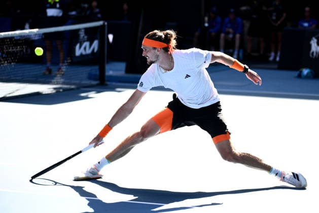 TENNIS AUSTRALIAN OPEN, Alexander Zverev of Germany in action during the men™s semifinal against Carlos Alcaraz of Spain on day 13 of the 2026 Australian Open tennis tournament at Melbourne Park in Melbourne, Friday, January 30, 2026. ( NO ARCHIVING MELBOURNE VICTORIA AUSTRALIA  Copyright: xJOELxCARRETTx 20260130152805439700
