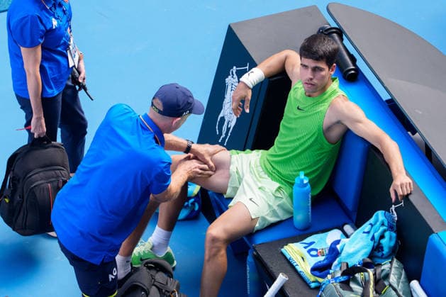 January 30, 2026: 1st seed CARLOS ALCARAZ of Spain receives treatment during a medical time out against 3rd seed ALEXANDER ZVEREV of Germany on Rod Laver Arena in a Men s Singles Semifinals match on day 13 of the 2026 Australian Open in Melbourne, Australia. Cal Media Melbourne Australia - ZUMAc04_ 20260130_faf_c04_001 Copyright: xSydneyxLowx