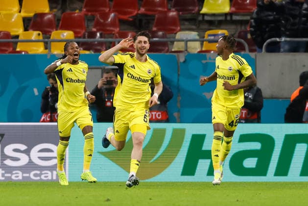(260130) -- BUCHAREST, Jan. 30, 2026 -- Fenerbahce s Ismail Yuksek (C) celebrates scoring during the UEFA Europa League football match between Fenerbahce and FCSB at Arena Nationala stadium in Bucharest, Romania, Jan. 29, 2026. (Photo by Xinhua) (SP)ROMANIA-BUCHAREST-FOOTBALL-UEFA EUROPA LEAGUE-FCSB VS FENERBAHCE CristianxCristel 